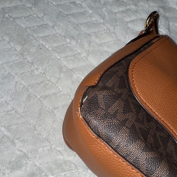 Michael Kors Tan and Brown Crossbody Bag - Picture 10 of 12